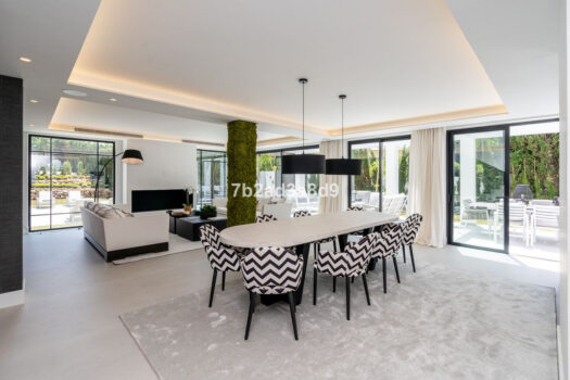 5 Bed Detached Villa for sale in Nueva Andalucia, Costa del Sol