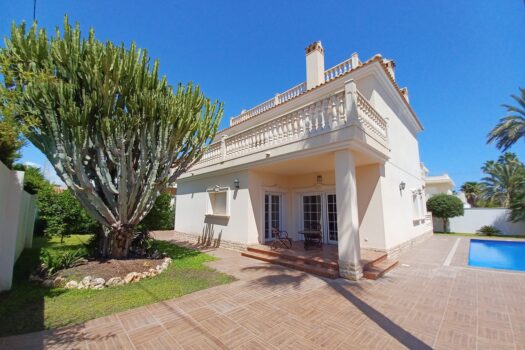 5 bedroom Villa for sale in Cabo Roig