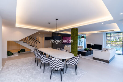 5 Bed Detached Villa for sale in Nueva Andalucia, Costa del Sol