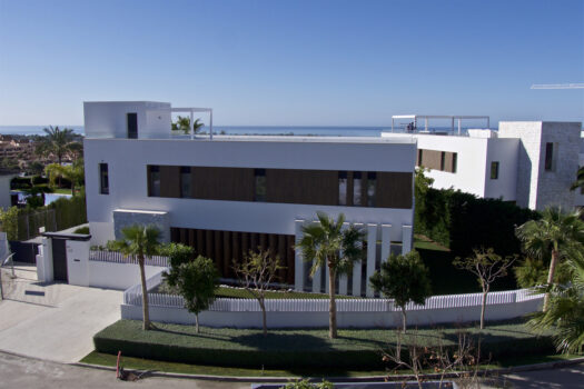 5 Bed Detached Villa for sale in Benahavis, Costa del Sol