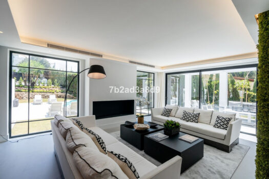 5 Bed Detached Villa for sale in Nueva Andalucia, Costa del Sol