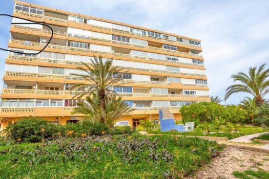 Spectacular south facing corner apartment with sea views 100m from the beach!