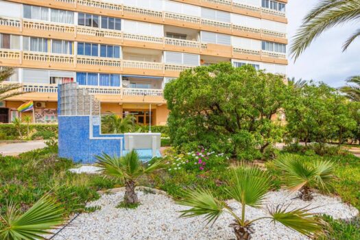 Spectacular south facing corner apartment with sea views 100m from the beach!