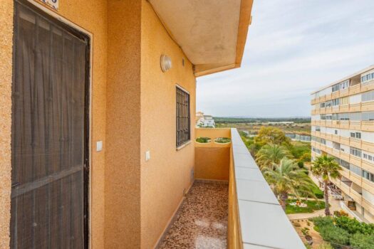 Spectacular south facing corner apartment with sea views 100m from the beach!