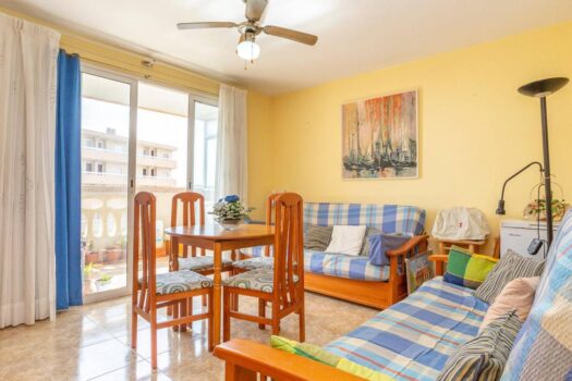 Spectacular south facing corner apartment with sea views 100m from the beach!