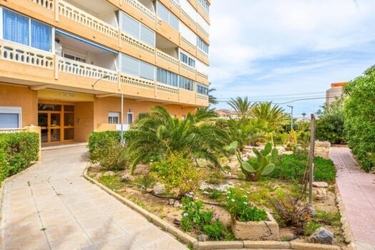 Spectacular south facing corner apartment with sea views 100m from the beach!