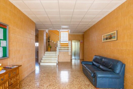 Spectacular south facing corner apartment with sea views 100m from the beach!