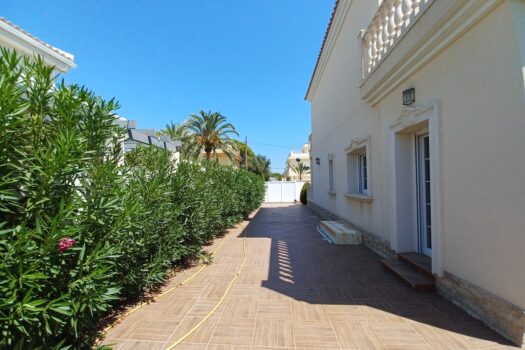 5 bedroom Villa for sale in Cabo Roig