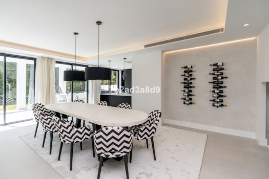 5 Bed Detached Villa for sale in Nueva Andalucia, Costa del Sol
