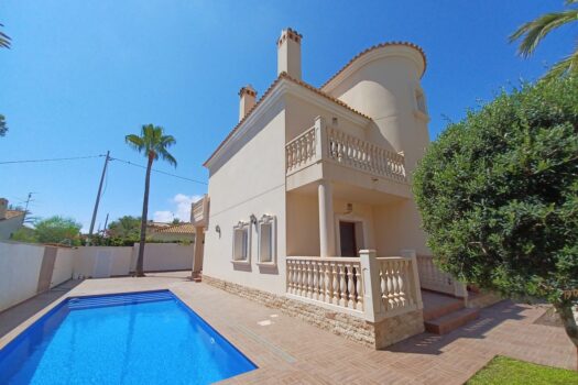 5 bedroom Villa for sale in Cabo Roig