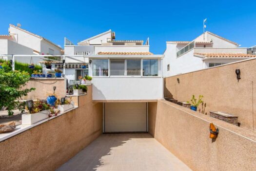 4 bedroom Villa for sale in Punta Prima