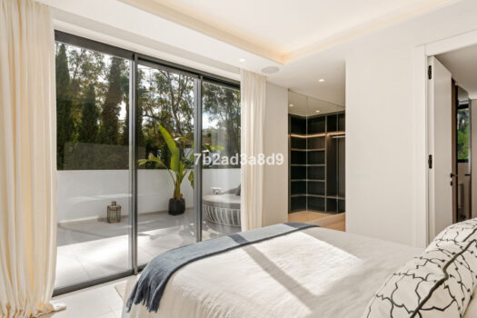 5 Bed Detached Villa for sale in Nueva Andalucia, Costa del Sol