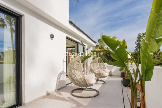 5 Bed Detached Villa for sale in Nueva Andalucia, Costa del Sol