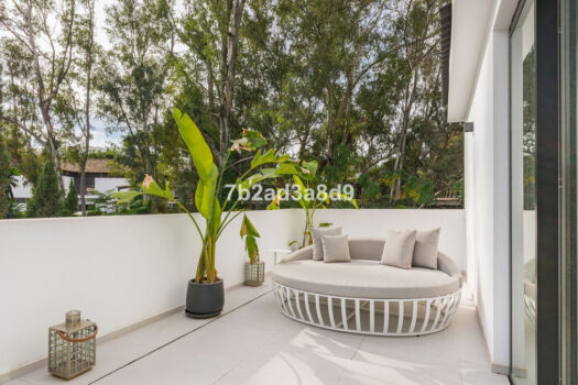 5 Bed Detached Villa for sale in Nueva Andalucia, Costa del Sol