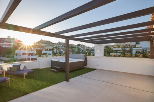 2 Bed Ground Floor Apartment for sale in Marbella, Costa del Sol