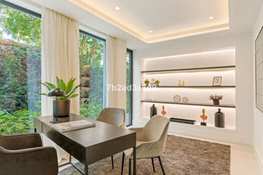 5 Bed Detached Villa for sale in Nueva Andalucia, Costa del Sol