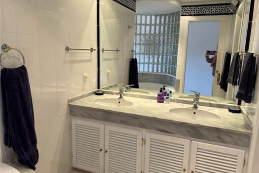 2 Bed Middle Floor Apartment for sale in La Mairena, Costa del Sol