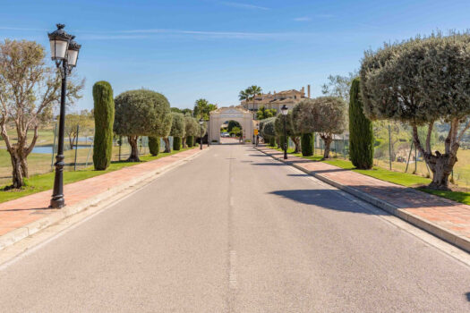 3 Bed Middle Floor Apartment for sale in Benahavis, Costa del Sol