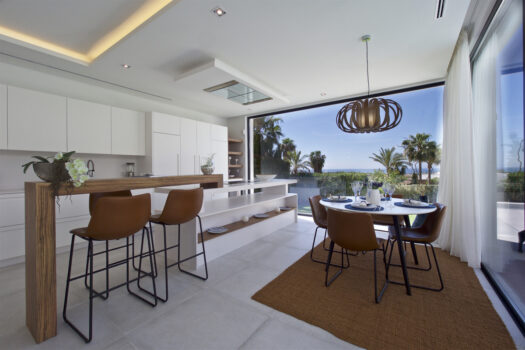 5 Bed Detached Villa for sale in Benahavis, Costa del Sol