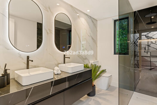 5 Bed Detached Villa for sale in Nueva Andalucia, Costa del Sol