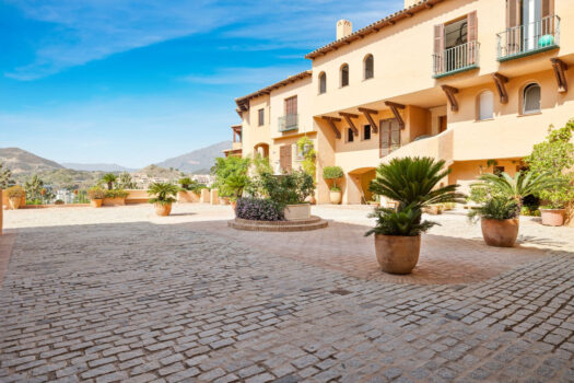 3 Bed roproperties.Penthouse Duplex Apartment for sale in Nueva Andalucia, Costa del Sol