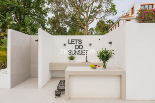 5 Bed Detached Villa for sale in Nueva Andalucia, Costa del Sol