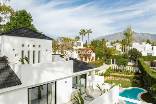 5 Bed Detached Villa for sale in Nueva Andalucia, Costa del Sol