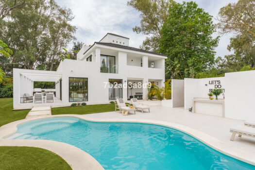 5 Bed Detached Villa for sale in Nueva Andalucia, Costa del Sol