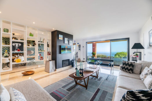 4 Bed Middle Floor Apartment for sale in La Mairena, Costa del Sol