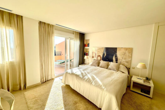 2 Bed roproperties.Penthouse Duplex Apartment for sale in Nueva Andalucia, Costa del Sol
