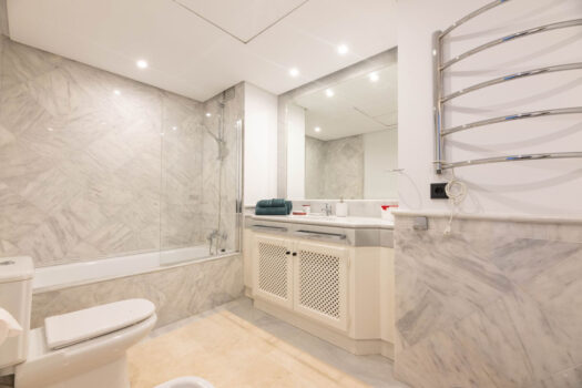 4 Bed Middle Floor Apartment for sale in La Mairena, Costa del Sol