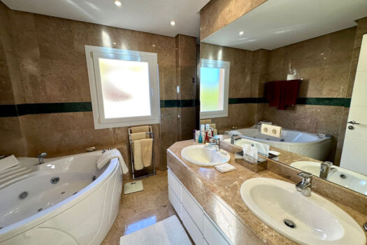2 Bed roproperties.Penthouse Duplex Apartment for sale in Nueva Andalucia, Costa del Sol