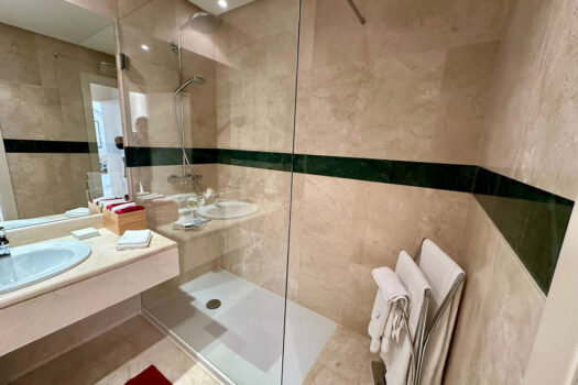2 Bed roproperties.Penthouse Duplex Apartment for sale in Nueva Andalucia, Costa del Sol