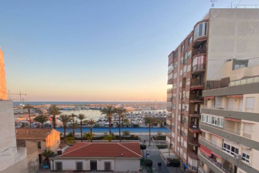 ÚŽASNÝ APARTMÁN S VÝHLEDEM NA MOŘE A MARINA V SRDCI TORREVIEJA