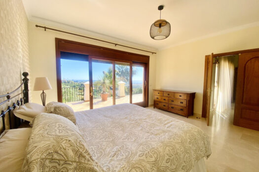 5 Bed Detached Villa for sale in Los Flamingos, Costa del Sol