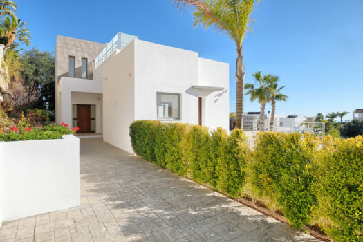4 Bed Detached Villa for sale in Benahavis, Costa del Sol