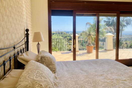 5 Bed Detached Villa for sale in Los Flamingos, Costa del Sol