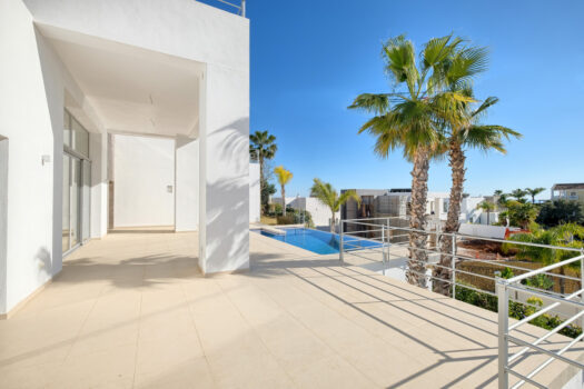 4 Bed Detached Villa for sale in Benahavis, Costa del Sol