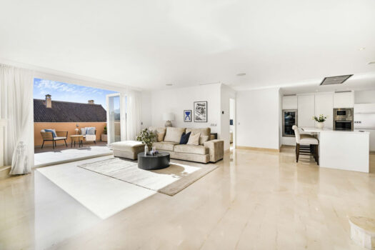 Penthouse mezonetový byt na prodej v Nueva Andalucia, Costa del Sol