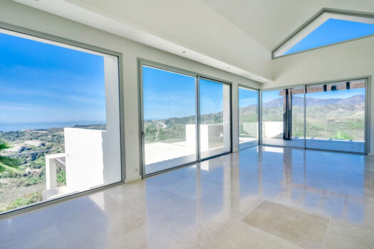 4 Bed Penthouse Apartment for sale in Benahavis, Costa del Sol