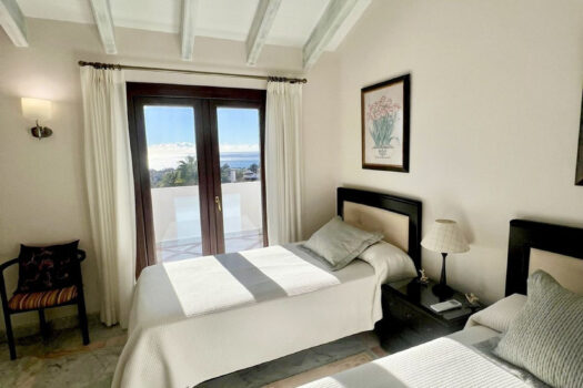 4 Bed roproperties.Penthouse Duplex Apartment for sale in Sierra Blanca, Costa del Sol