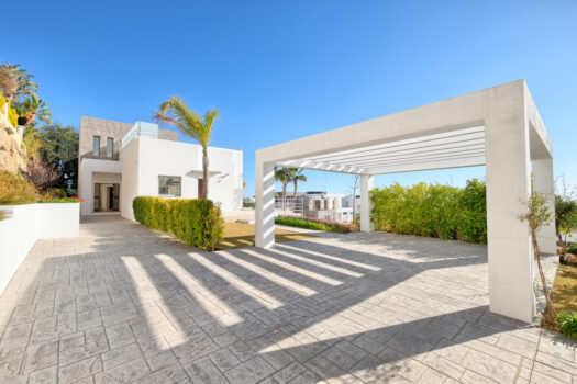 4 Bed Detached Villa for sale in Benahavis, Costa del Sol