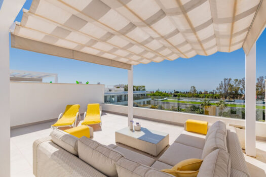 3 Bed Penthouse Apartment for sale in Estepona, Costa del Sol