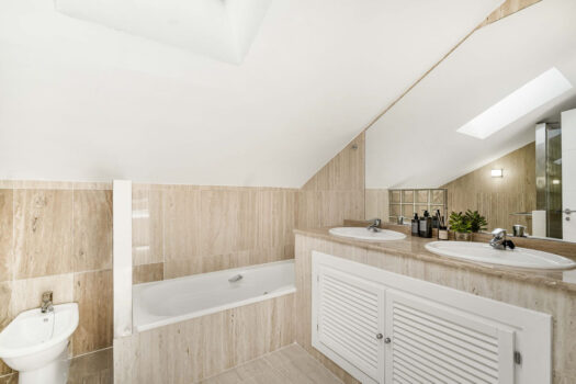 Penthouse mezonetový byt na prodej v Nueva Andalucia, Costa del Sol