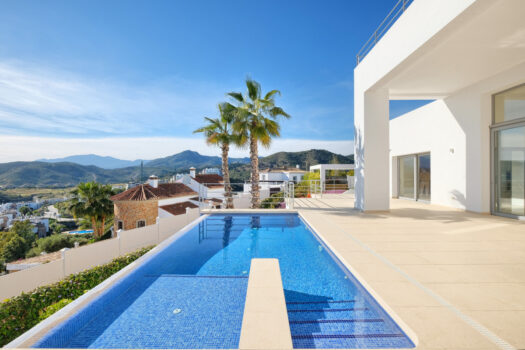 4 Bed Detached Villa for sale in Benahavis, Costa del Sol