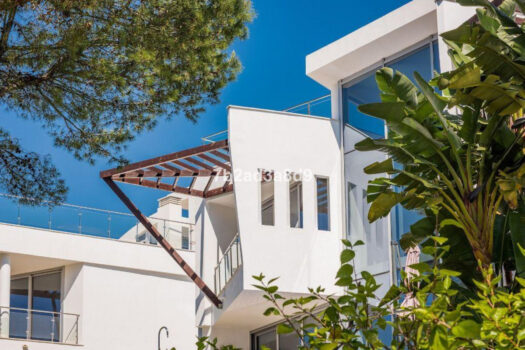 3 Bed Detached Villa for sale in The Golden Mile, Costa del Sol