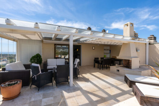 3 Bed Penthouse Apartment for sale in Atalaya, Costa del Sol