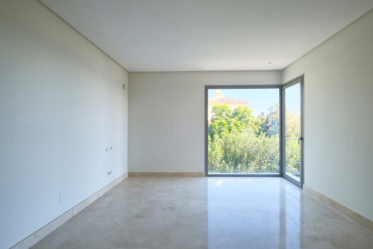 4 Bed Detached Villa for sale in Benahavis, Costa del Sol