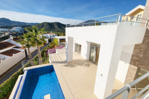 4 Bed Detached Villa for sale in Benahavis, Costa del Sol