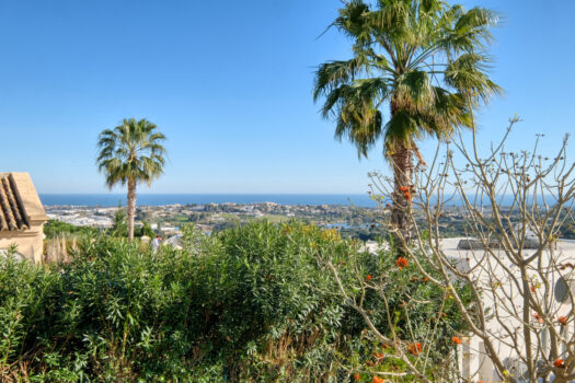 4 Bed Detached Villa for sale in Benahavis, Costa del Sol
